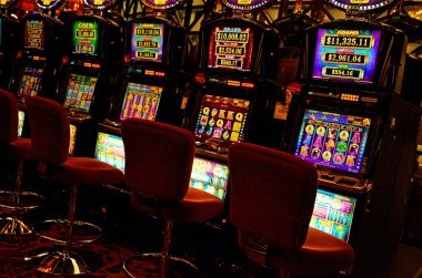 Mega Sevens live-dealer slot interface on kartubet888 mobile app showing reels and betting controls